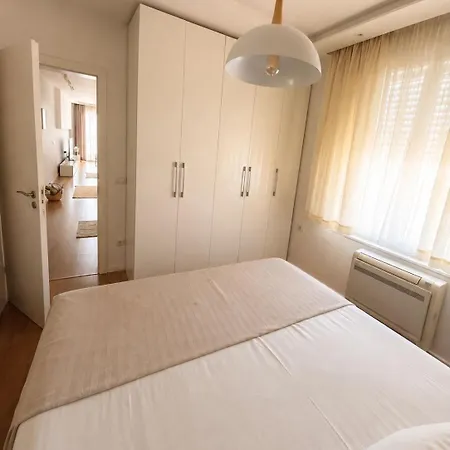Apartament Albina 1&2 *